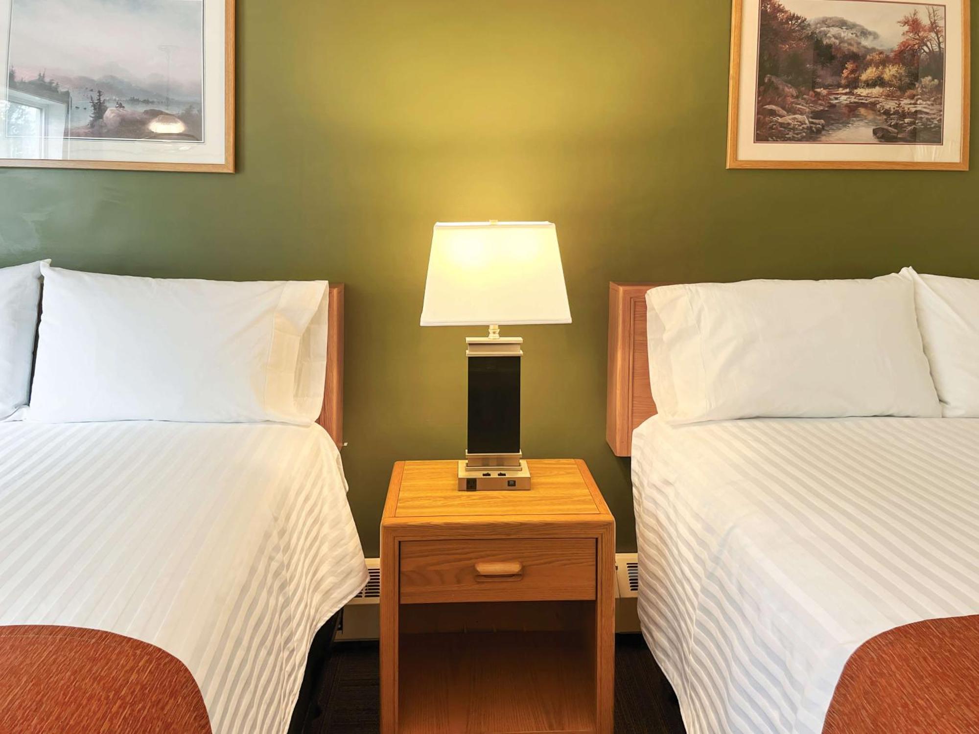 Coast Hinton Hotel Buitenkant foto